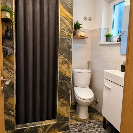 Old Town Apartment *